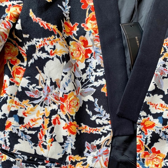 COPY - BCBGMAXAZRIA🌻🌸🌺FLORAL JACKET - Picture 5 of 5